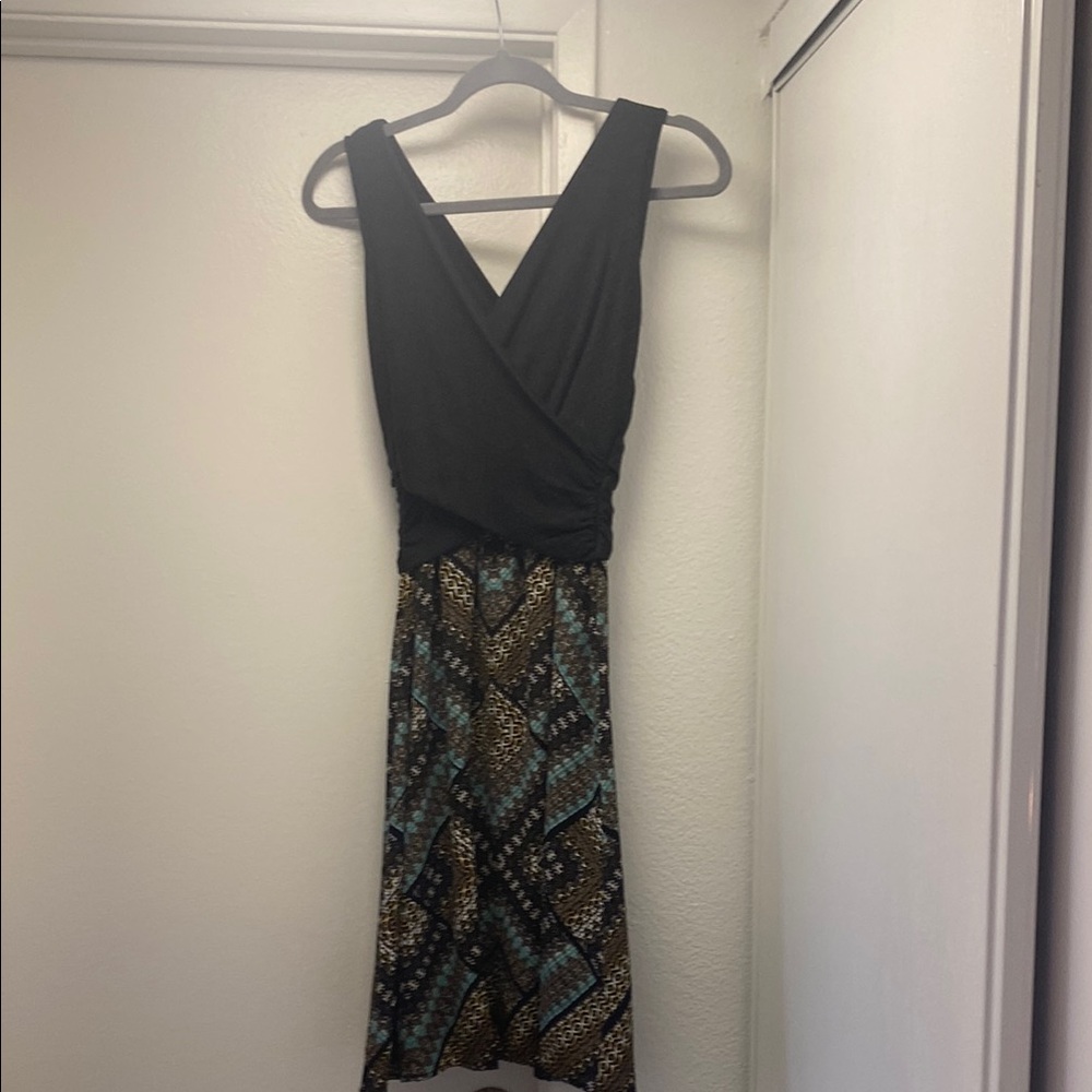 Black and Gold A-line Midi Dress with V-neck for Cocktail